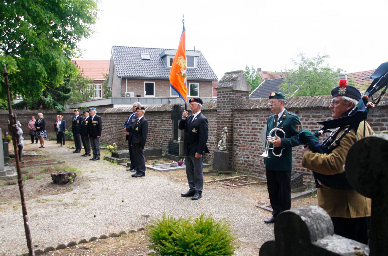 Alternatieve herdenking Oude Kerkhof  Roermond op D-Day 6 juni
